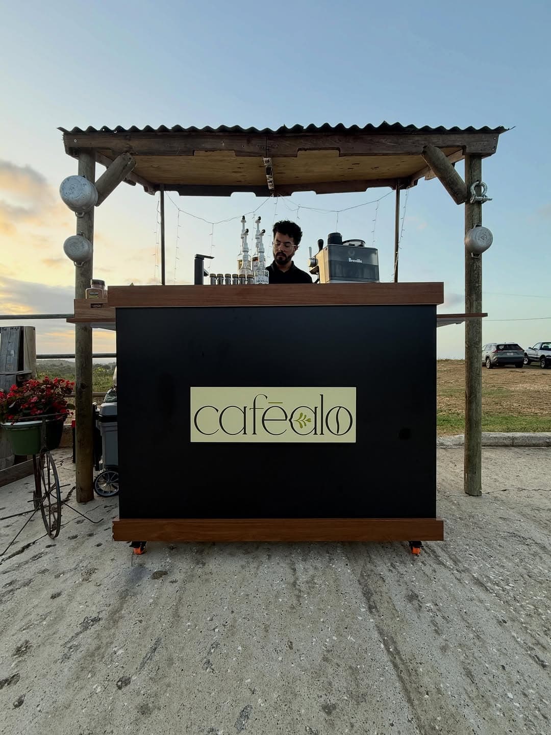 Carrito de café Caféalo en un evento al aire libre